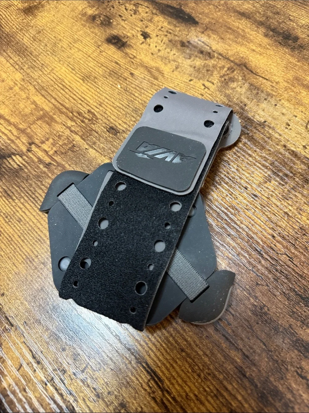 Avia Gray Universal Phone Armband Mount